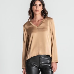 Blusa Acetinada Decote V Manga Comprida